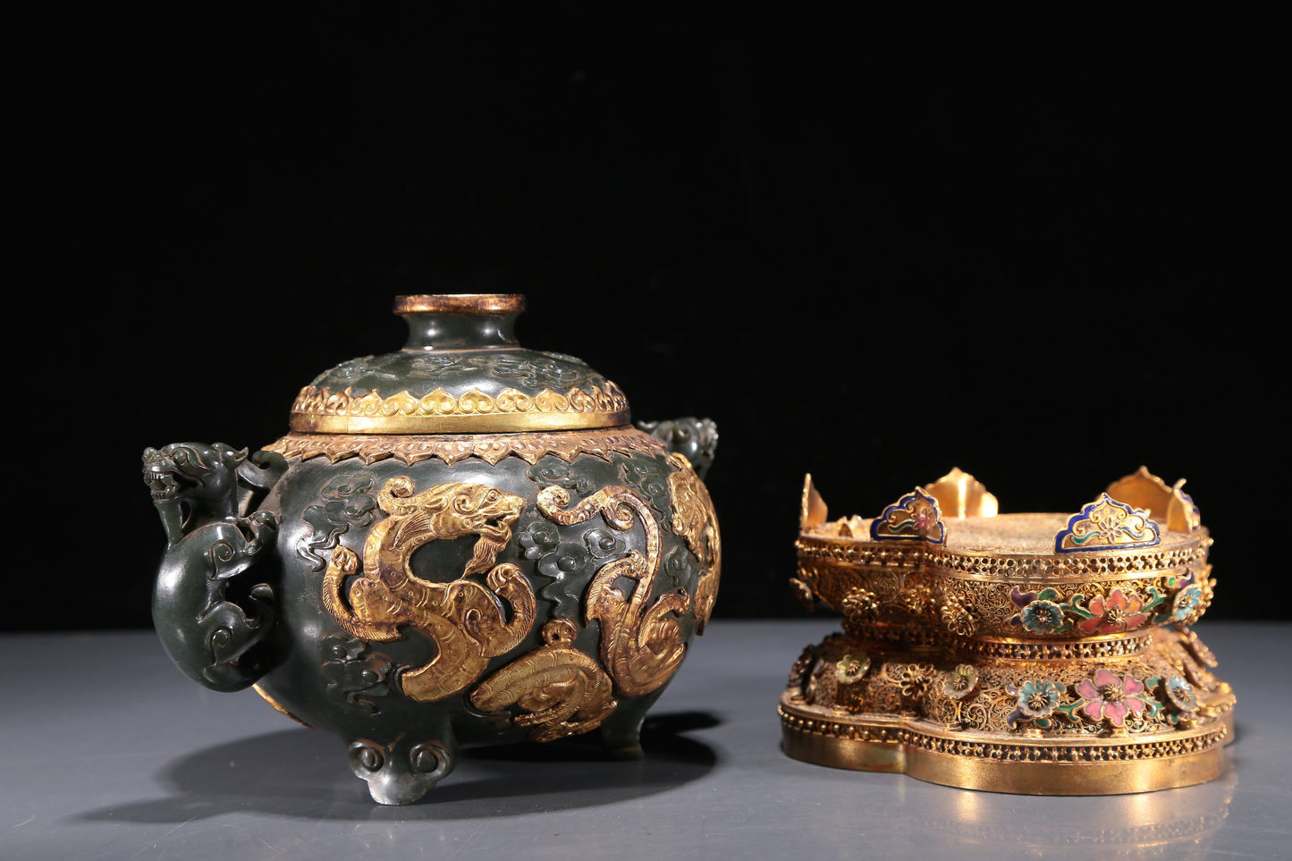 A Precious Jasper 'Dragon' Jar With A Gilt-Silver Blueing Stand