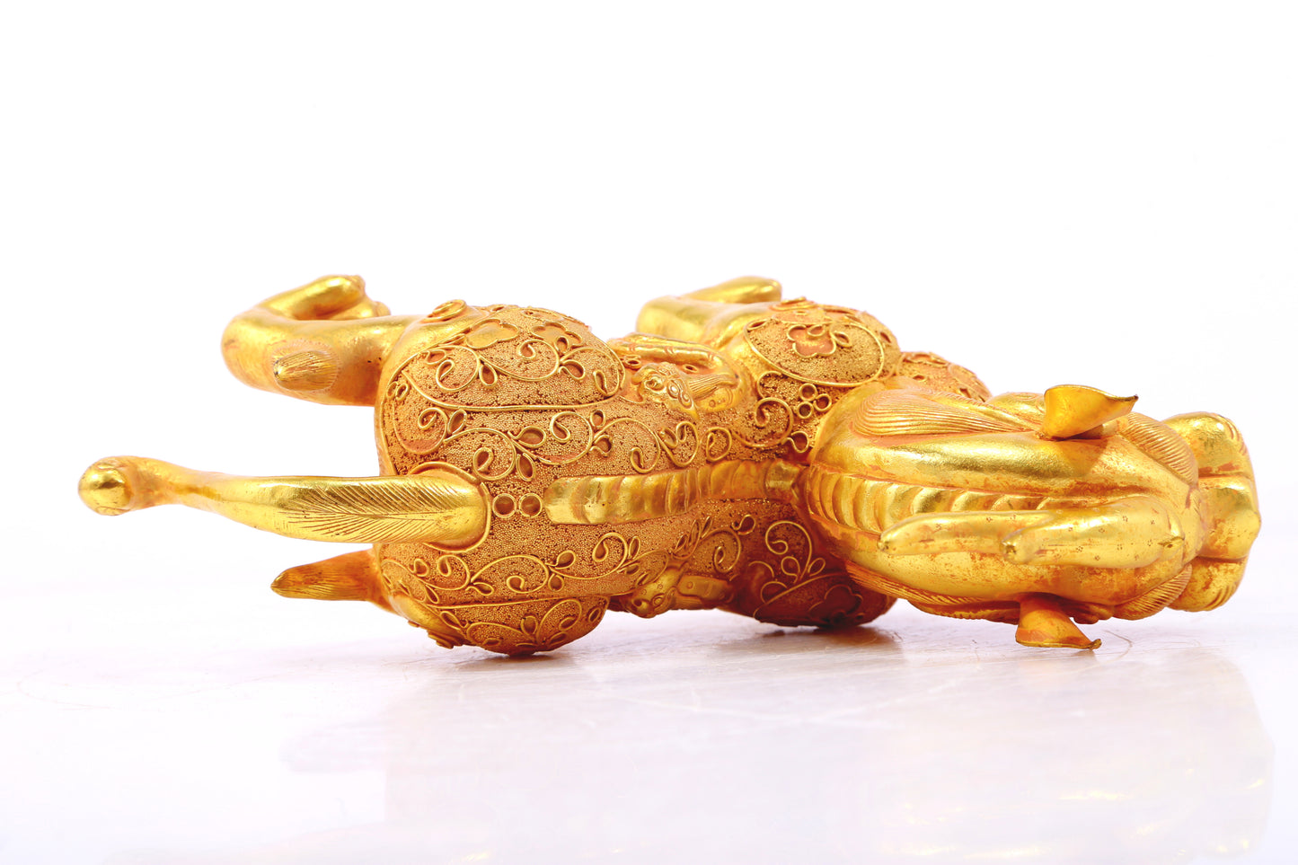 An exquisite gilt bronze auspicious animal ornament