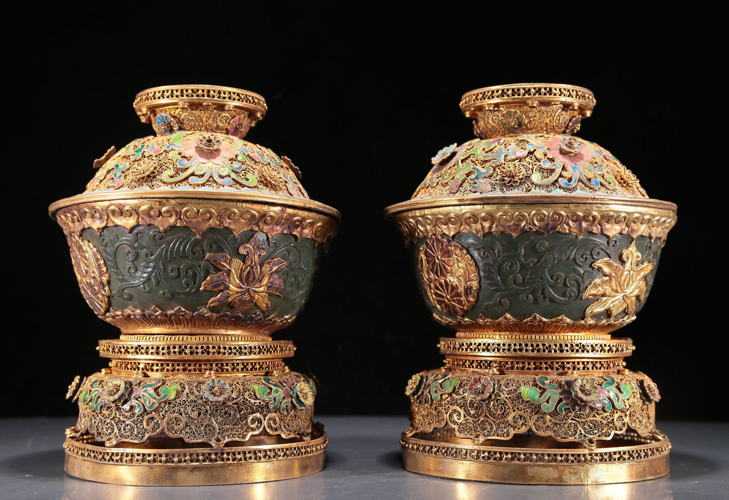 Precious Pair Of Jasper Gold-Mounted 'Scrolling Lotus' Bowls And Covers With Gilt-Silver Blueing 'Flower' Stands