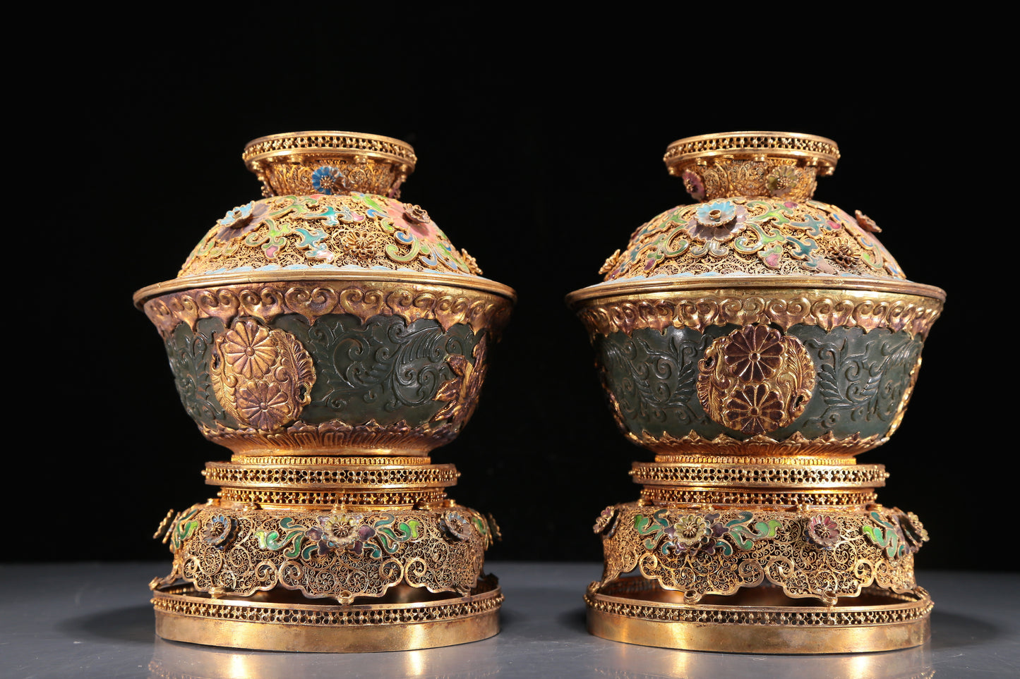 Precious Pair Of Jasper Gold-Mounted 'Scrolling Lotus' Bowls And Covers With Gilt-Silver Blueing 'Flower' Stands