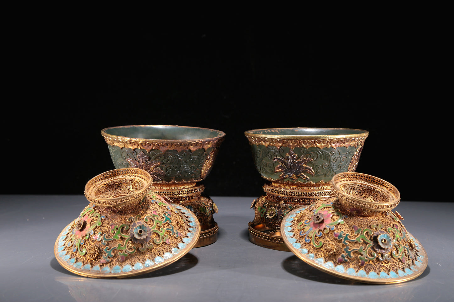 Precious Pair Of Jasper Gold-Mounted 'Scrolling Lotus' Bowls And Covers With Gilt-Silver Blueing 'Flower' Stands