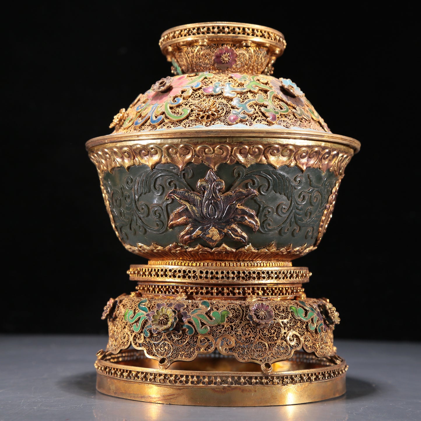 Precious Pair Of Jasper Gold-Mounted 'Scrolling Lotus' Bowls And Covers With Gilt-Silver Blueing 'Flower' Stands