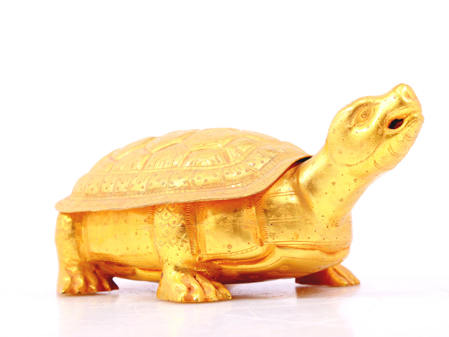 An exquisite gilt bronze animal-shaped box