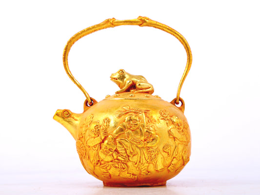 An exquisite gilt bronze figure holds a pot,