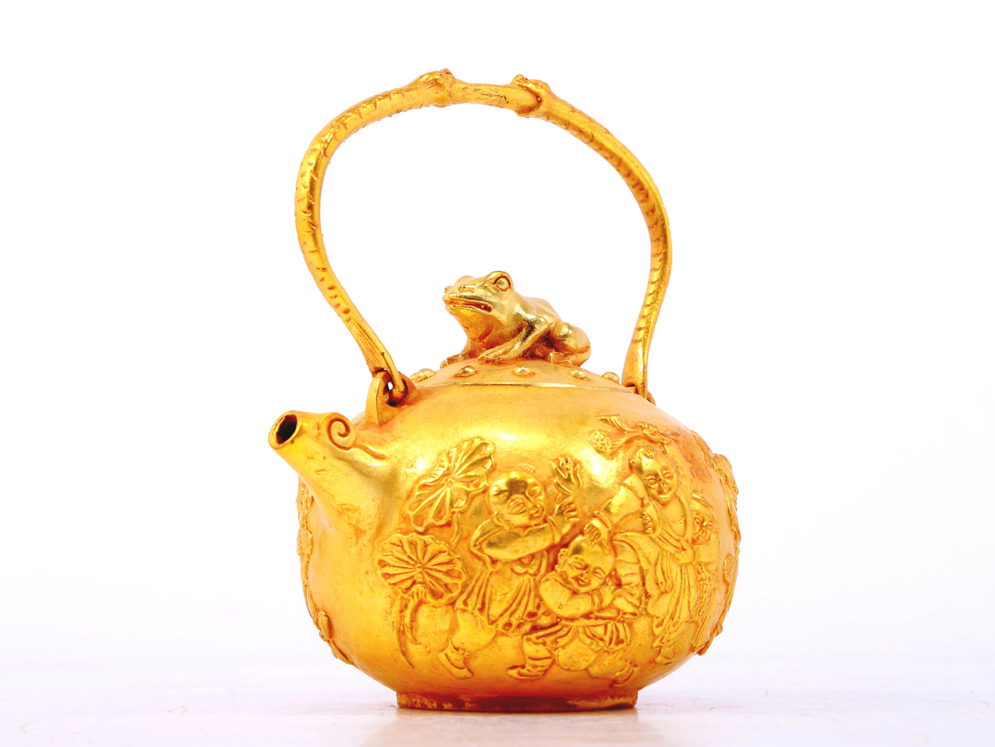 An exquisite gilt bronze figure holds a pot,