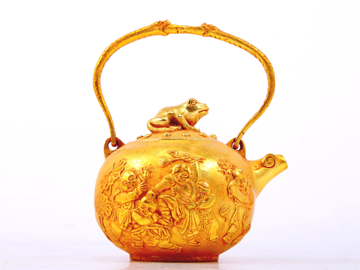 An exquisite gilt bronze figure holds a pot,