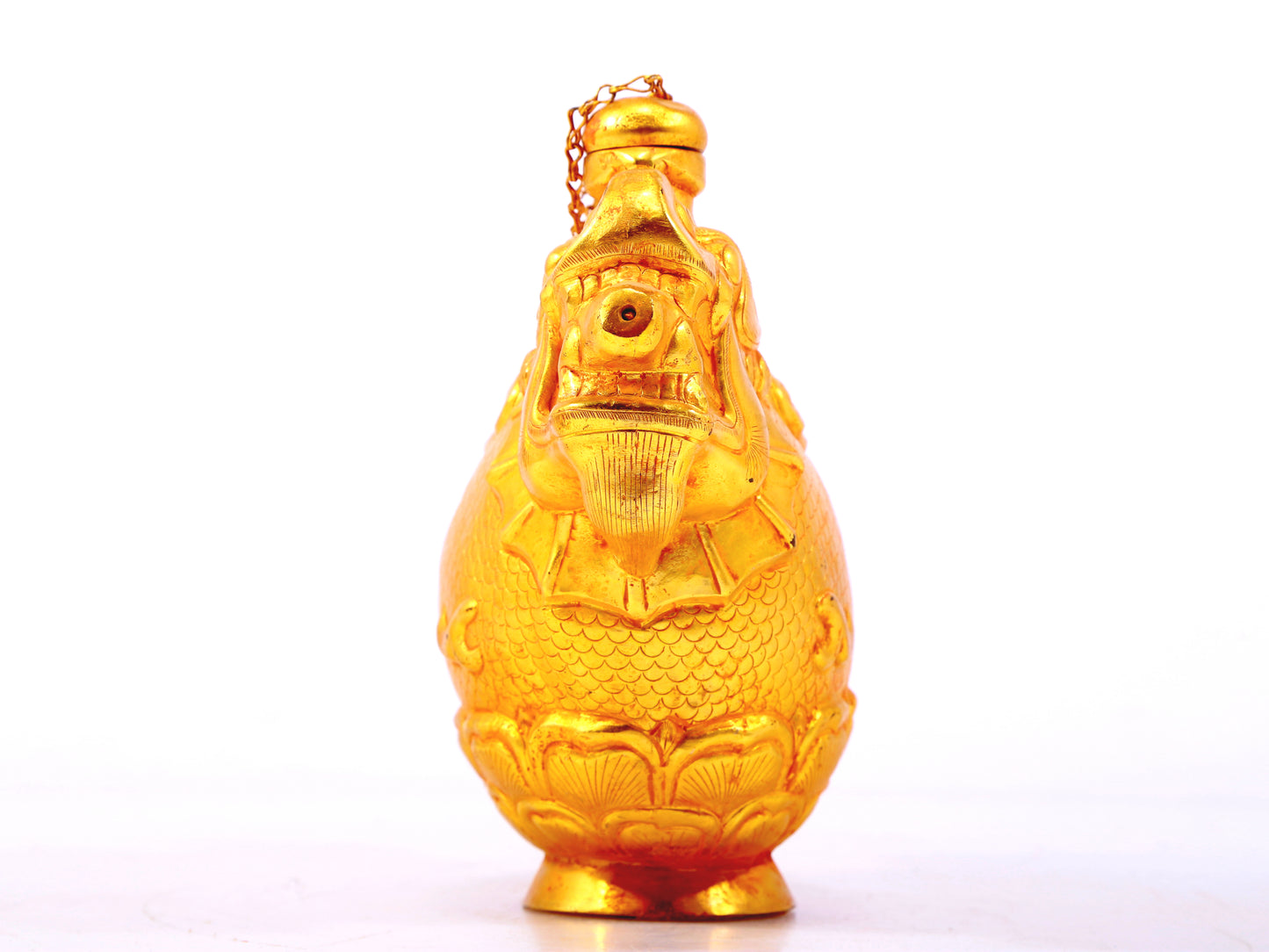 An exquisite gilt bronze vase with auspicious animal patterns,