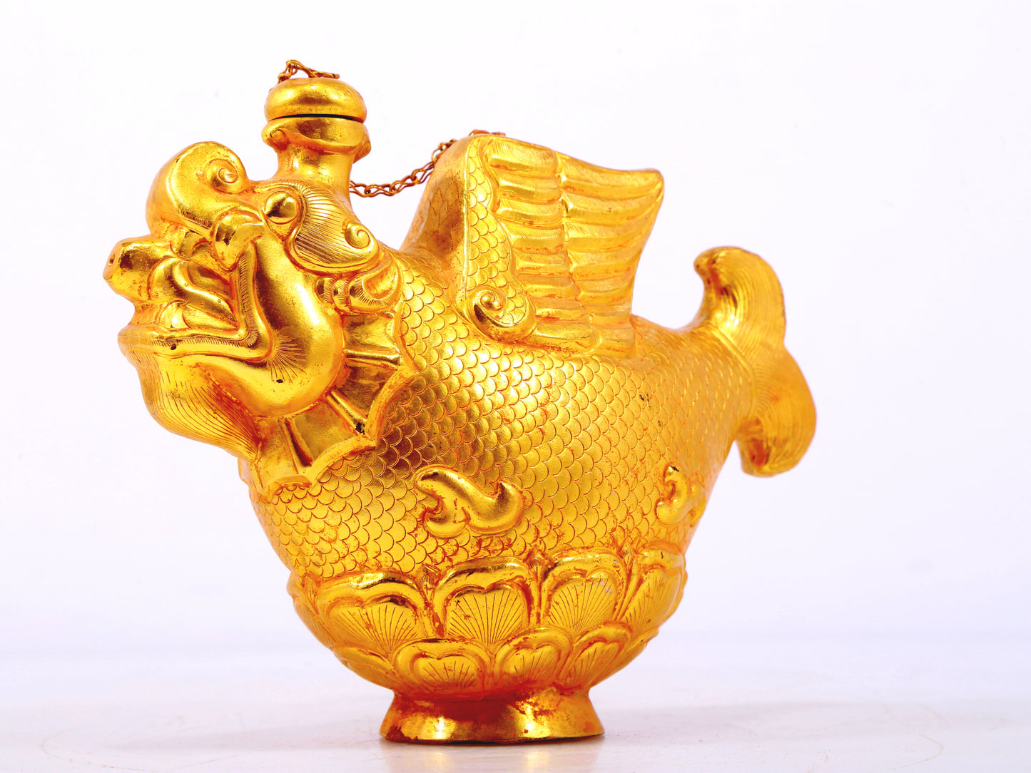 An exquisite gilt bronze vase with auspicious animal patterns,