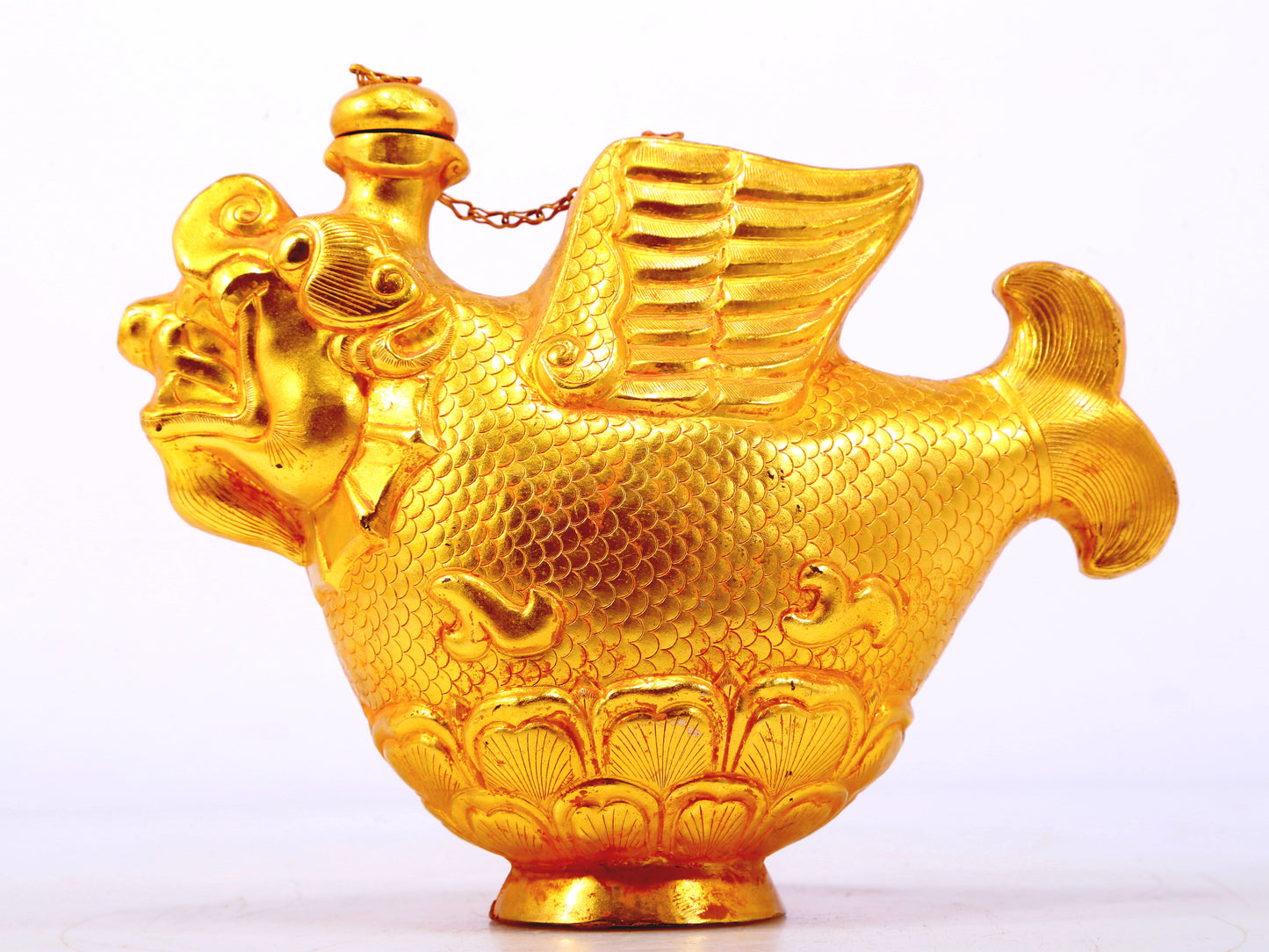 An exquisite gilt bronze vase with auspicious animal patterns,