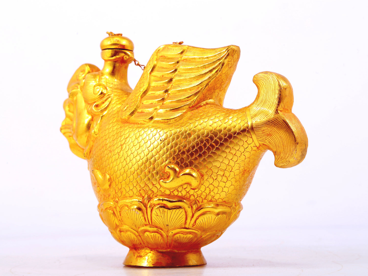 An exquisite gilt bronze vase with auspicious animal patterns,