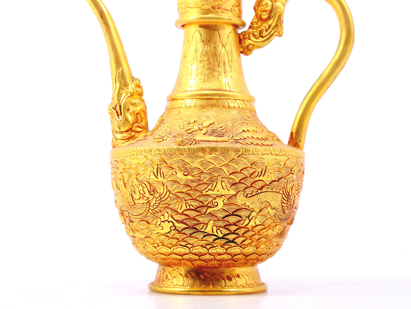 An exquisite gilt bronze ewer with dragon and phoenix patterns