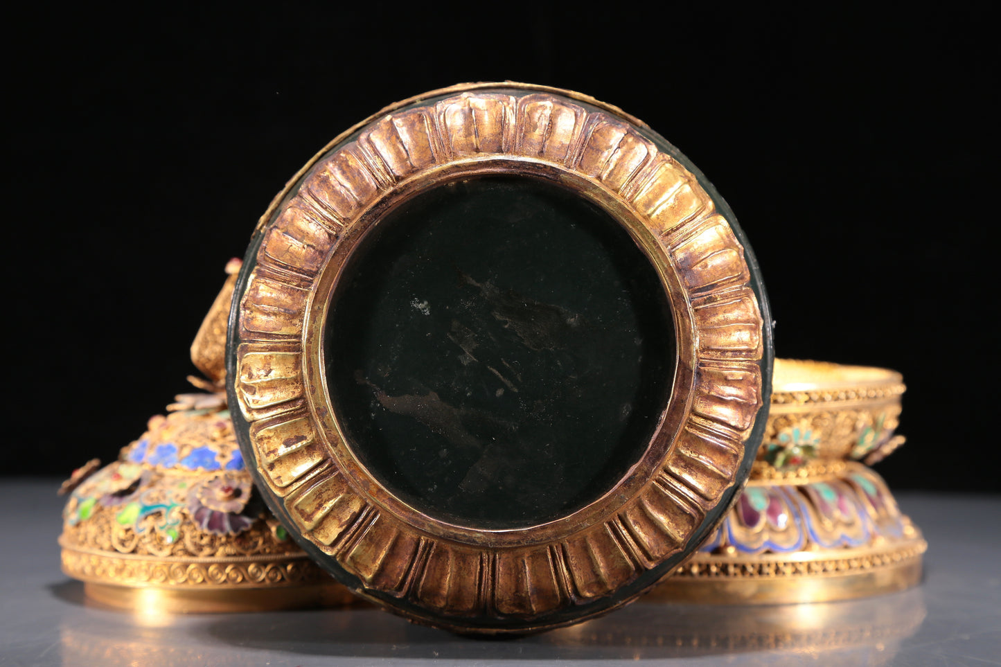 A Precious Jasper Gold-Mounted 'Animal Mask' Ram-Handled Jar With A Gilt-Silver Blueing 'Flower' Cover And Stand