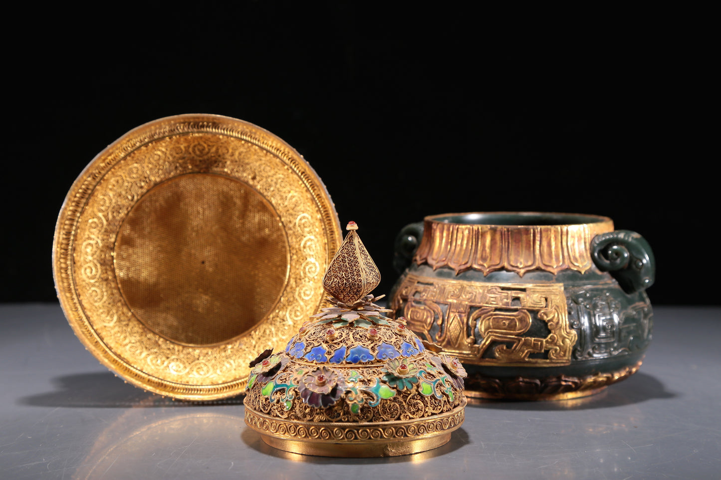 A Precious Jasper Gold-Mounted 'Animal Mask' Ram-Handled Jar With A Gilt-Silver Blueing 'Flower' Cover And Stand