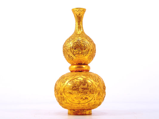 An exquisite gilt bronze gourd vase with lotus and dragon patterns.