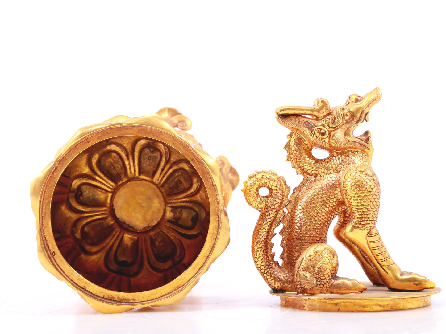 An exquisite gilt bronze dragon ornament