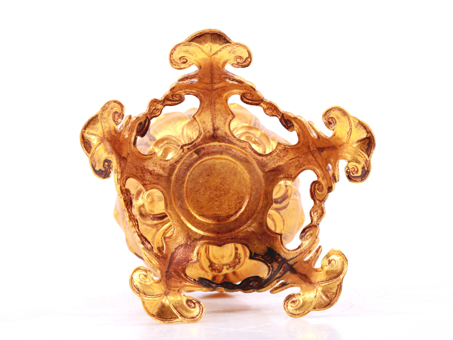 An exquisite gilt bronze dragon ornament