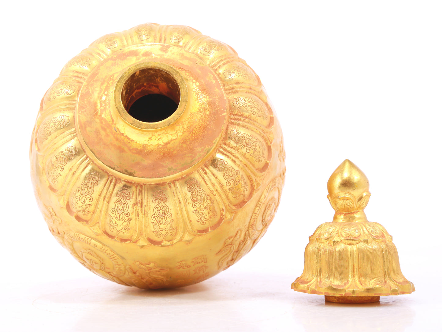 An exquisite gilt bronze jar with image of Gautama Buddha