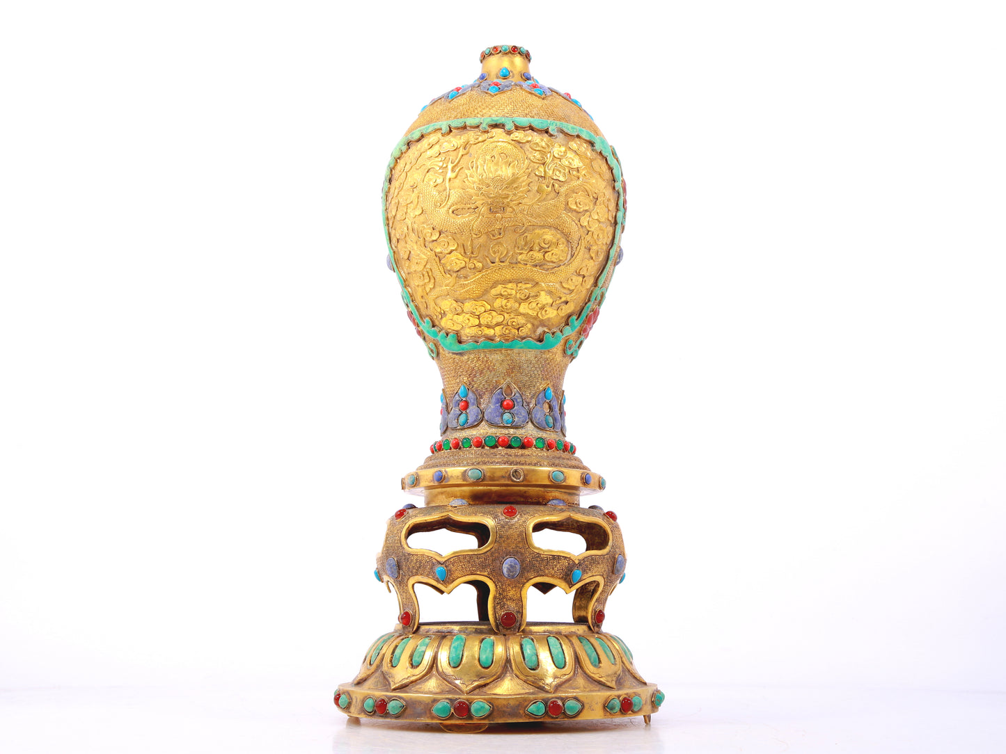 An exquisite gilt bronze vase inlaid with hundreds of treasures, auspicious clouds and dragon patterns