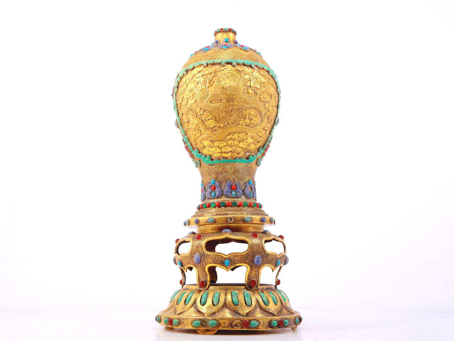 An exquisite gilt bronze vase inlaid with hundreds of treasures, auspicious clouds and dragon patterns