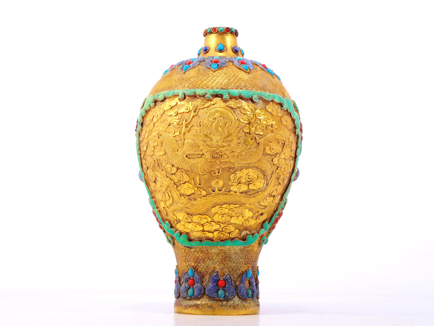 An exquisite gilt bronze vase inlaid with hundreds of treasures, auspicious clouds and dragon patterns