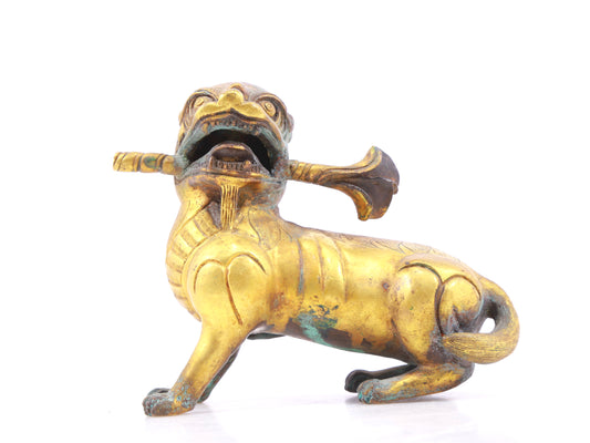 An exquisite gilt bronze animal ornament