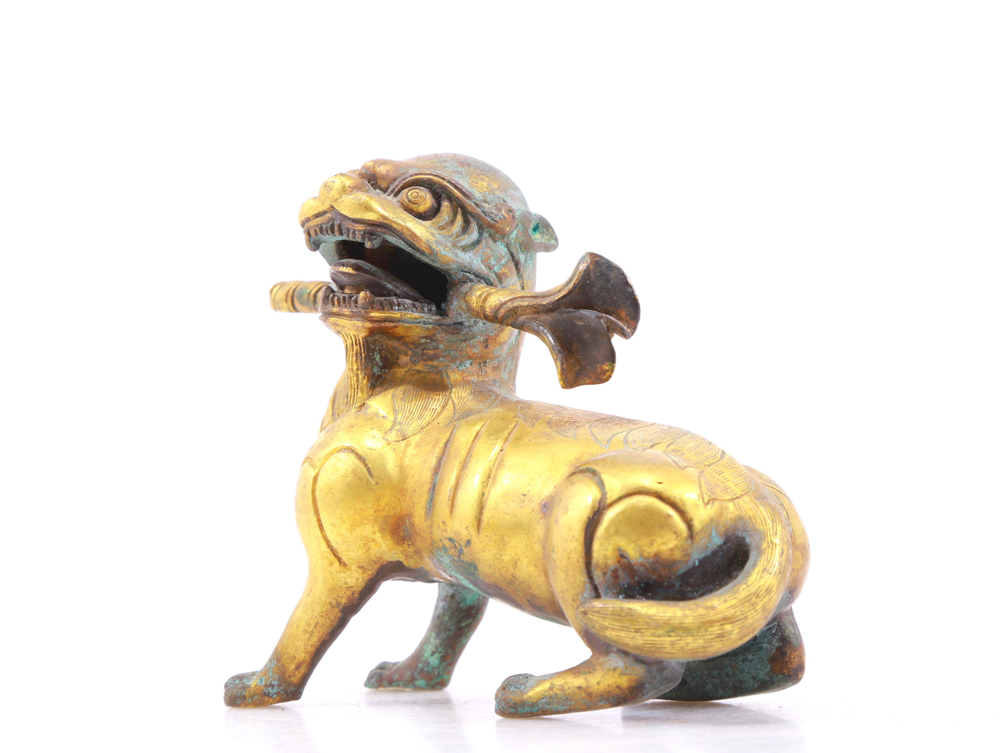 An exquisite gilt bronze animal ornament