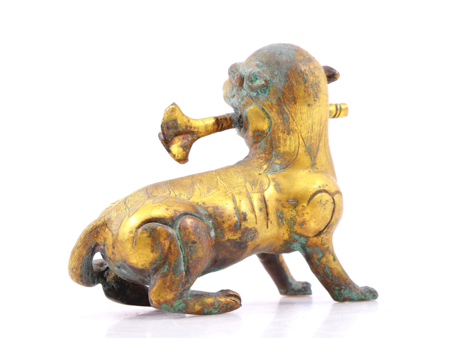 An exquisite gilt bronze animal ornament