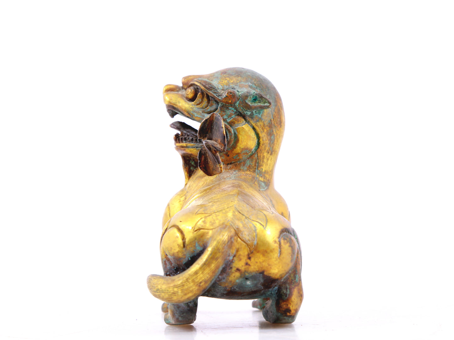 An exquisite gilt bronze animal ornament