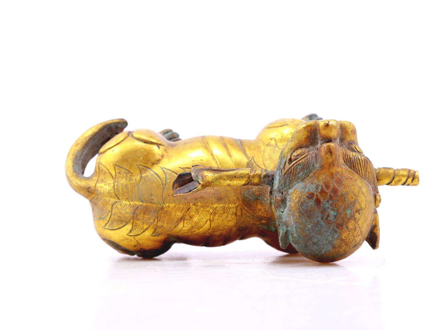 An exquisite gilt bronze animal ornament