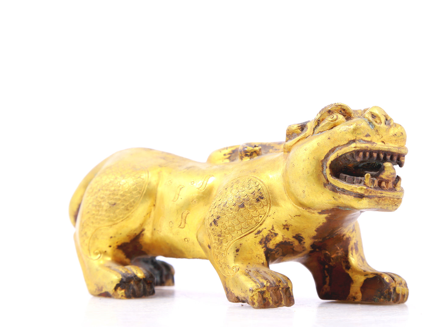 An exquisite gilt bronze animal ornament