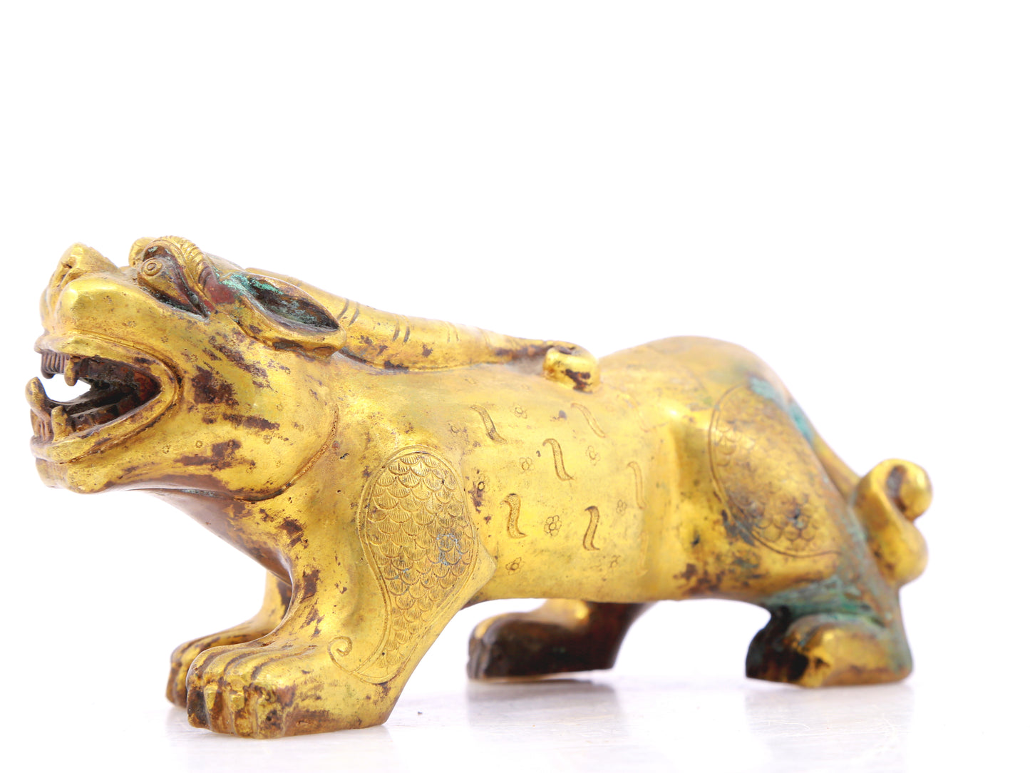 An exquisite gilt bronze animal ornament