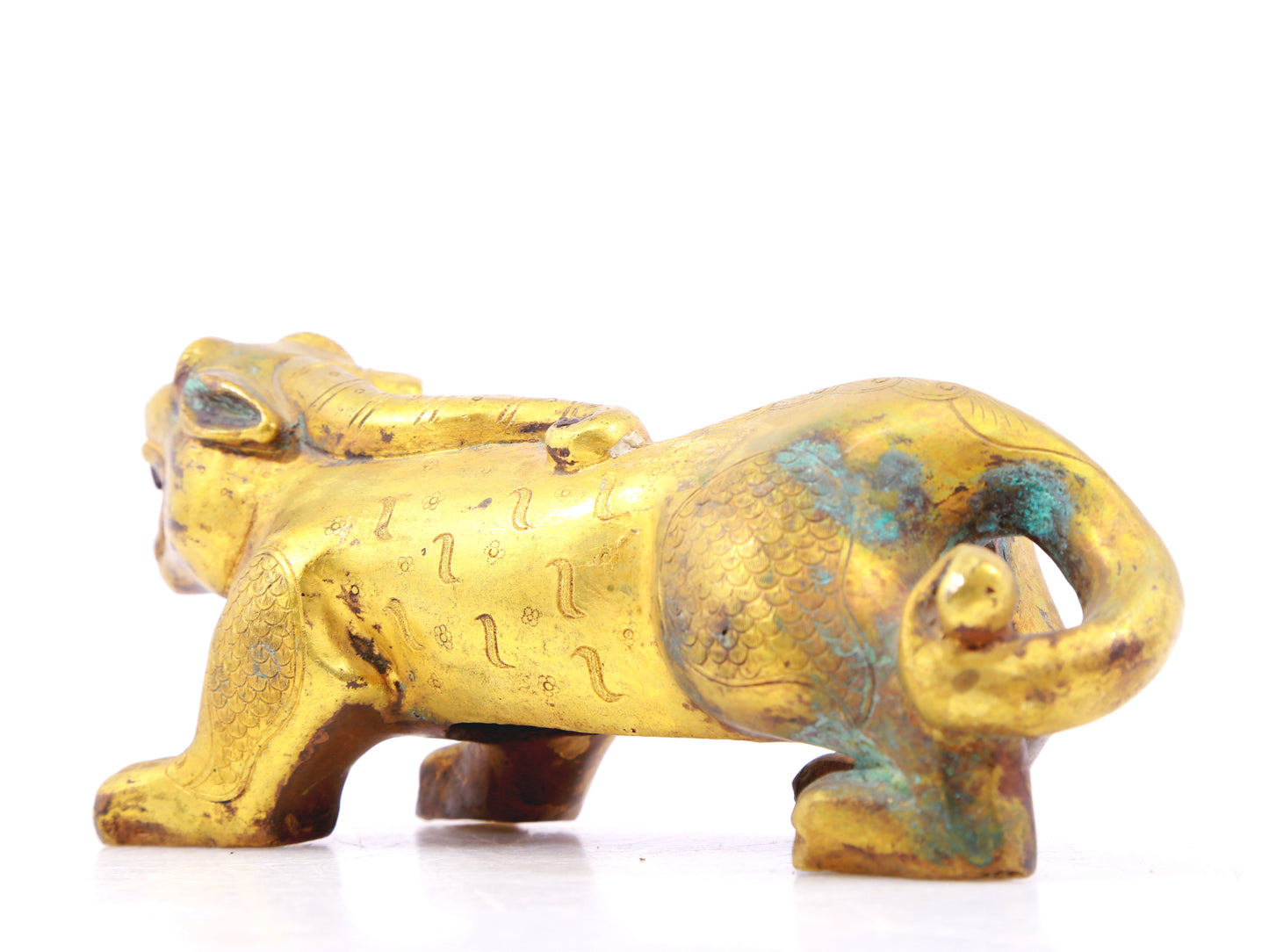 An exquisite gilt bronze animal ornament