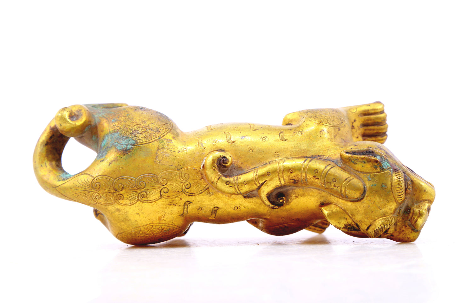 An exquisite gilt bronze animal ornament