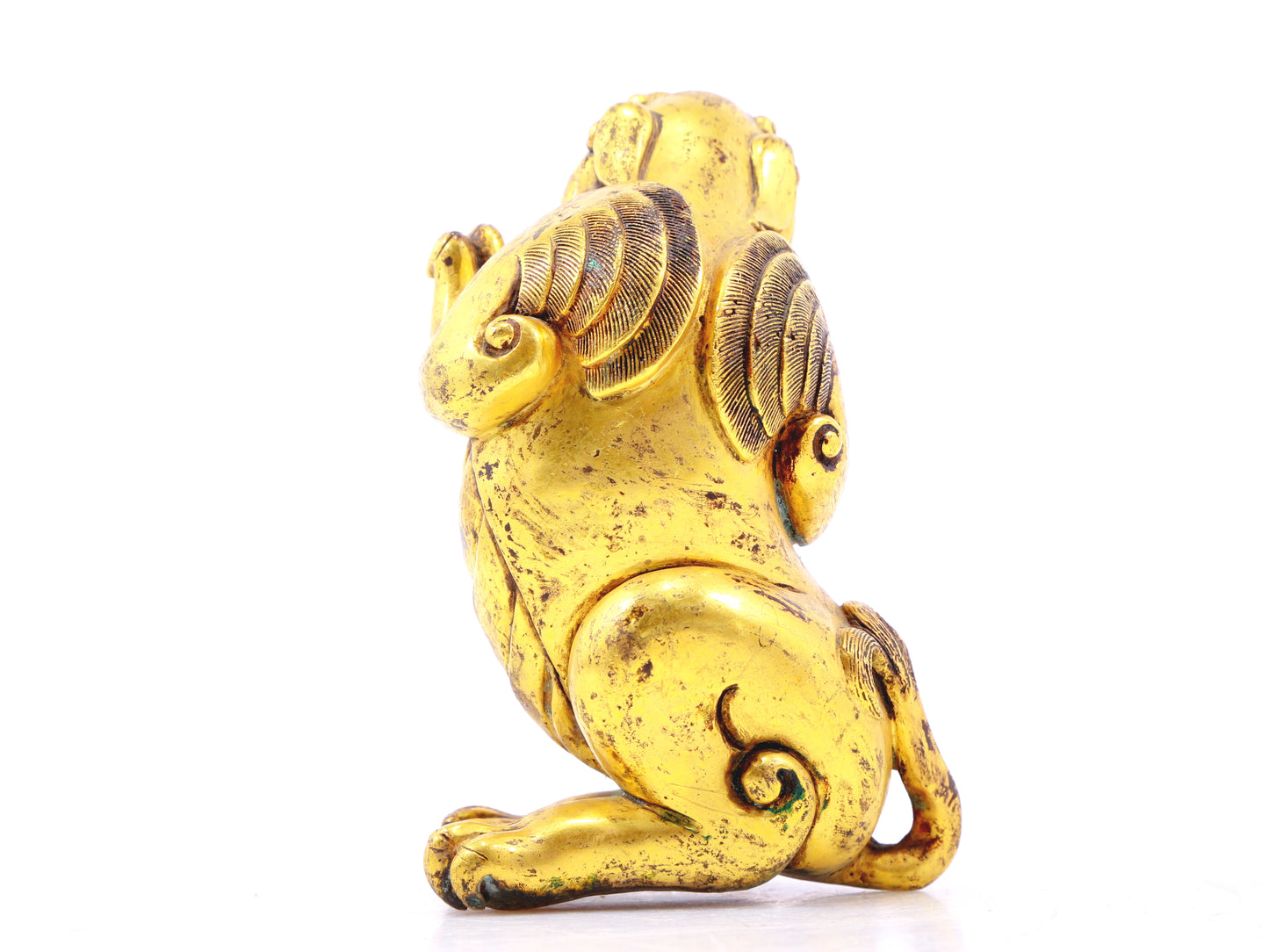 An exquisite gilt bronze animal ornament