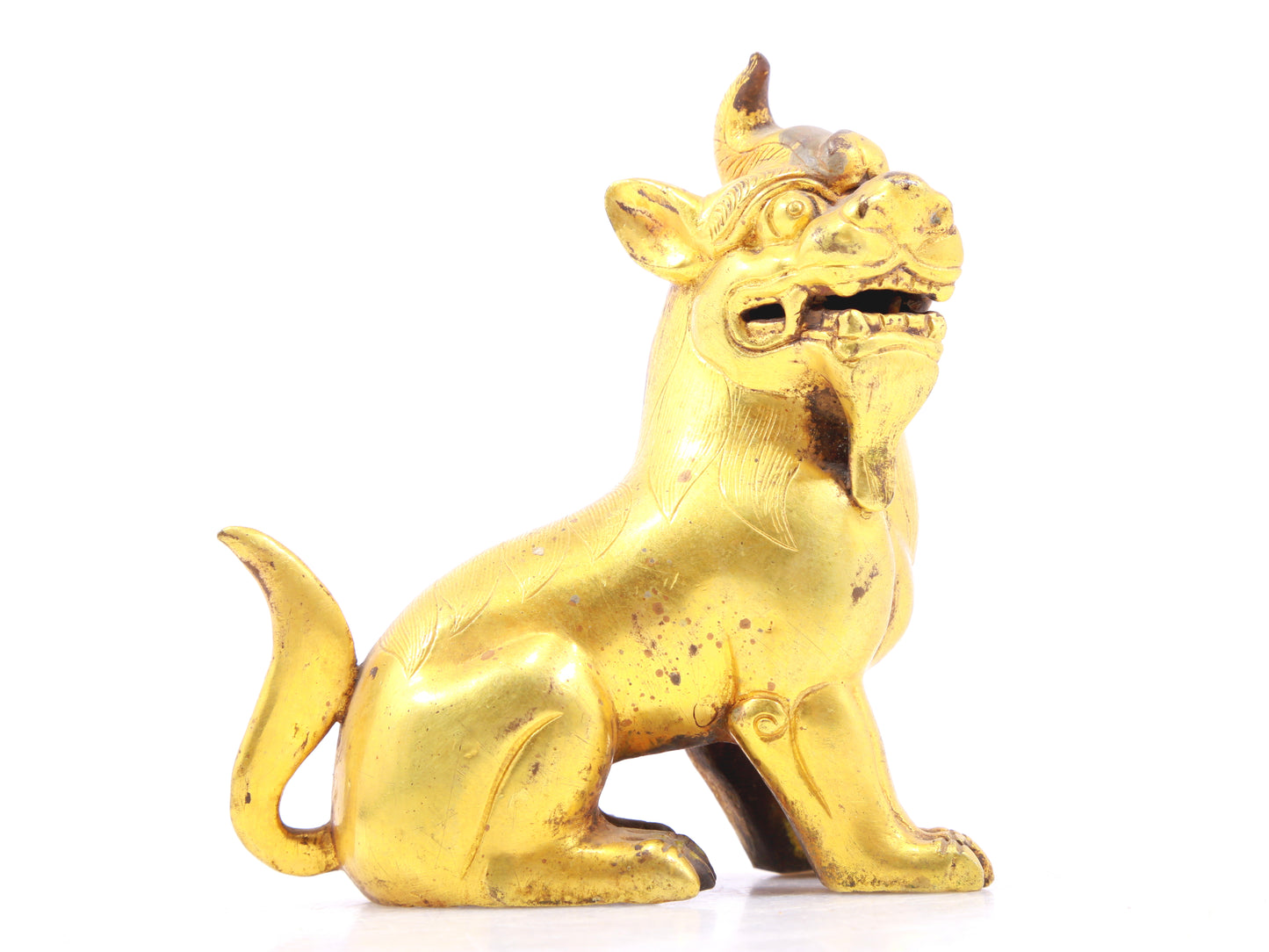 An exquisite gilt bronze animal ornament