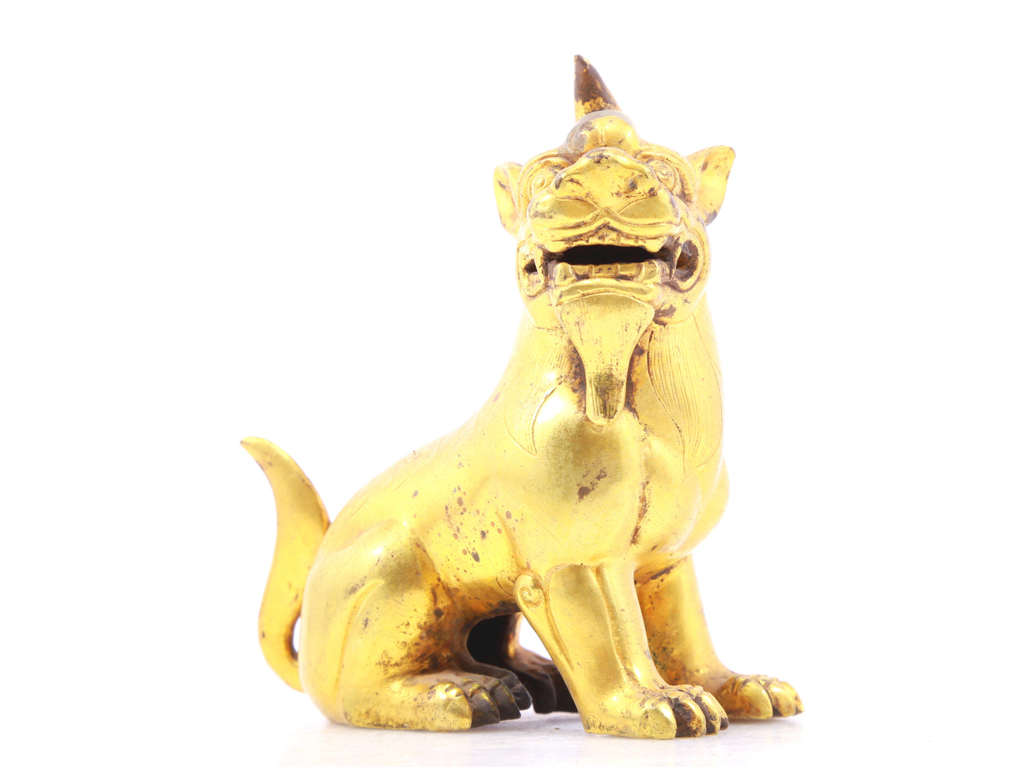 An exquisite gilt bronze animal ornament