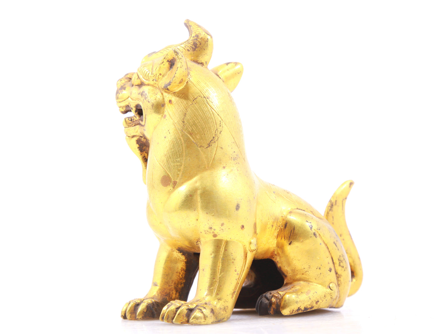 An exquisite gilt bronze animal ornament