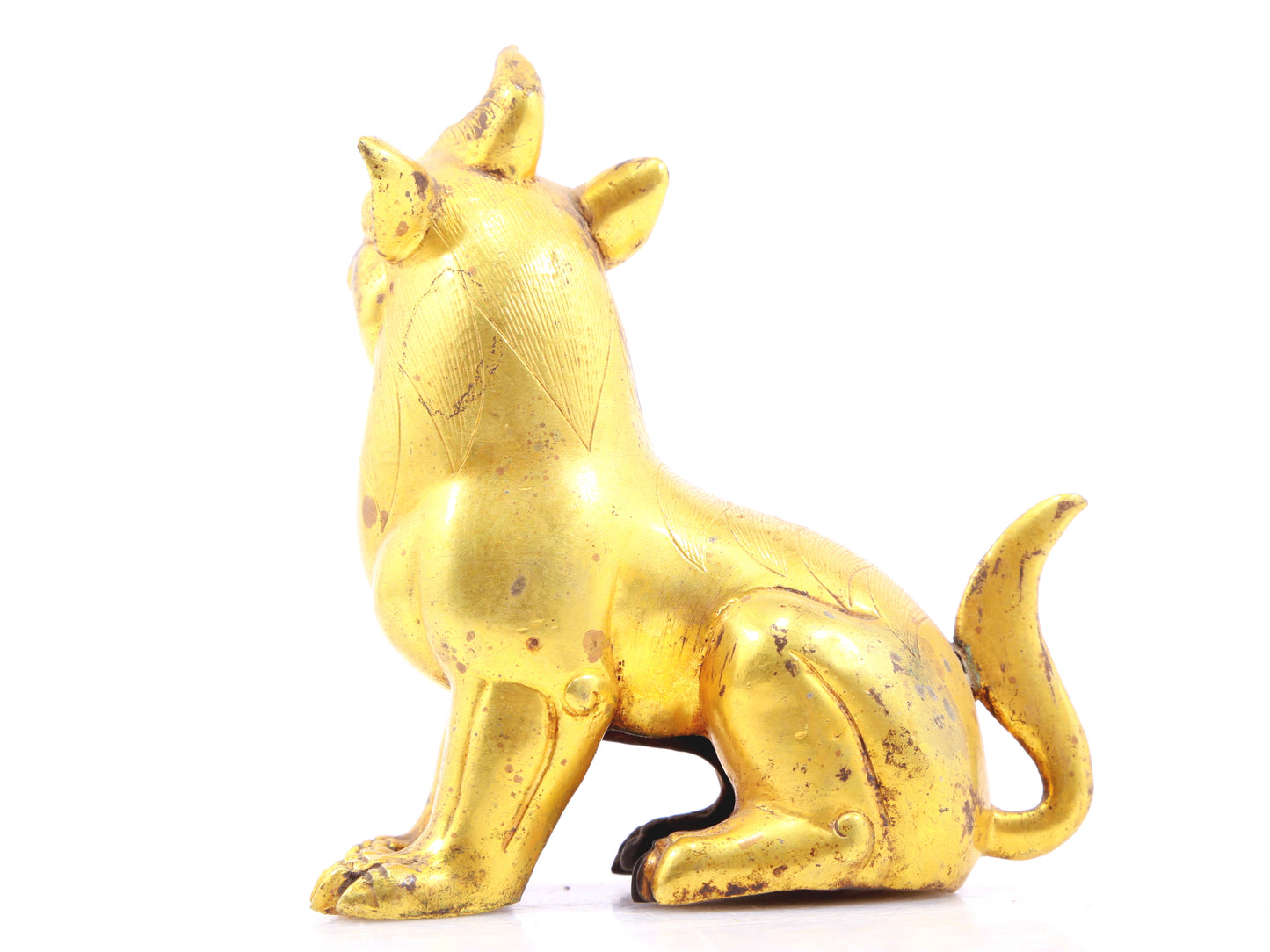 An exquisite gilt bronze animal ornament