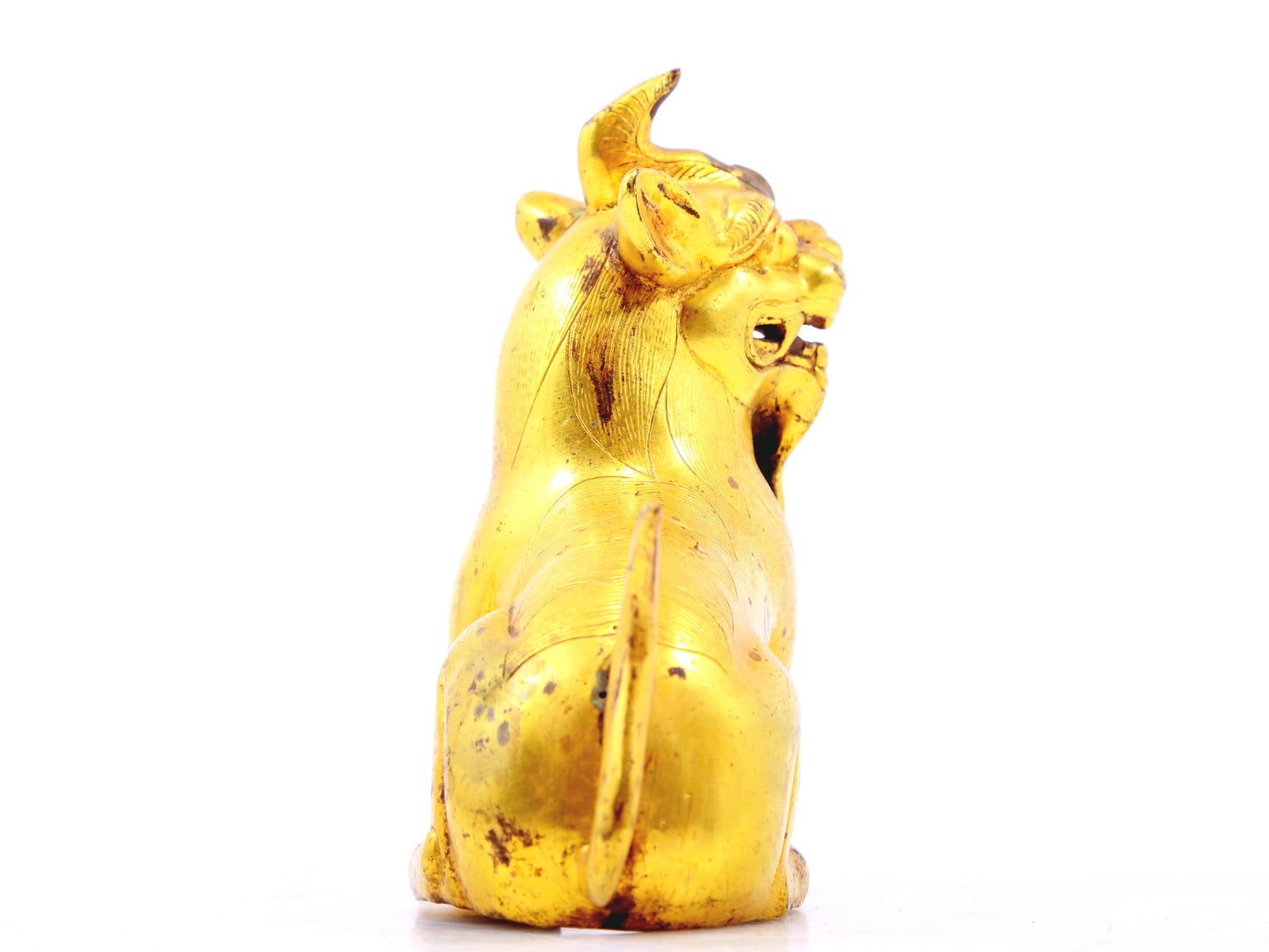 An exquisite gilt bronze animal ornament