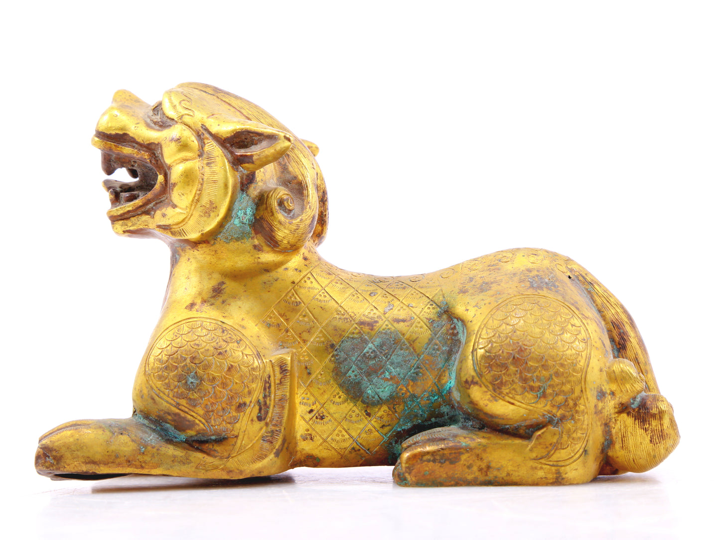 An exquisite gilt bronze animal ornament