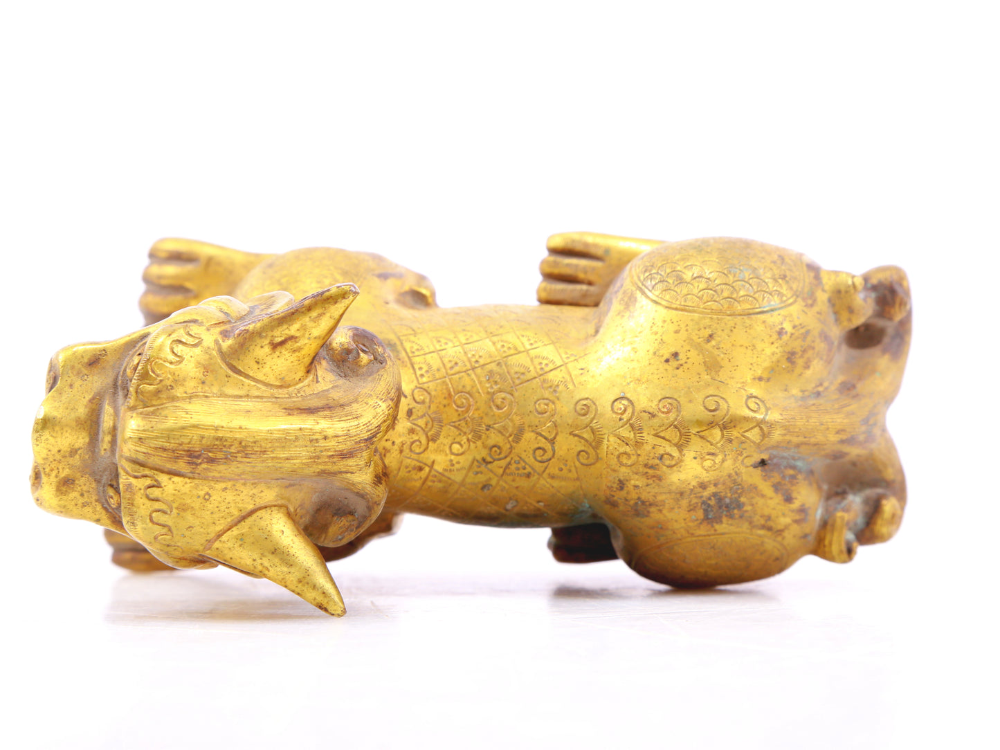 An exquisite gilt bronze animal ornament