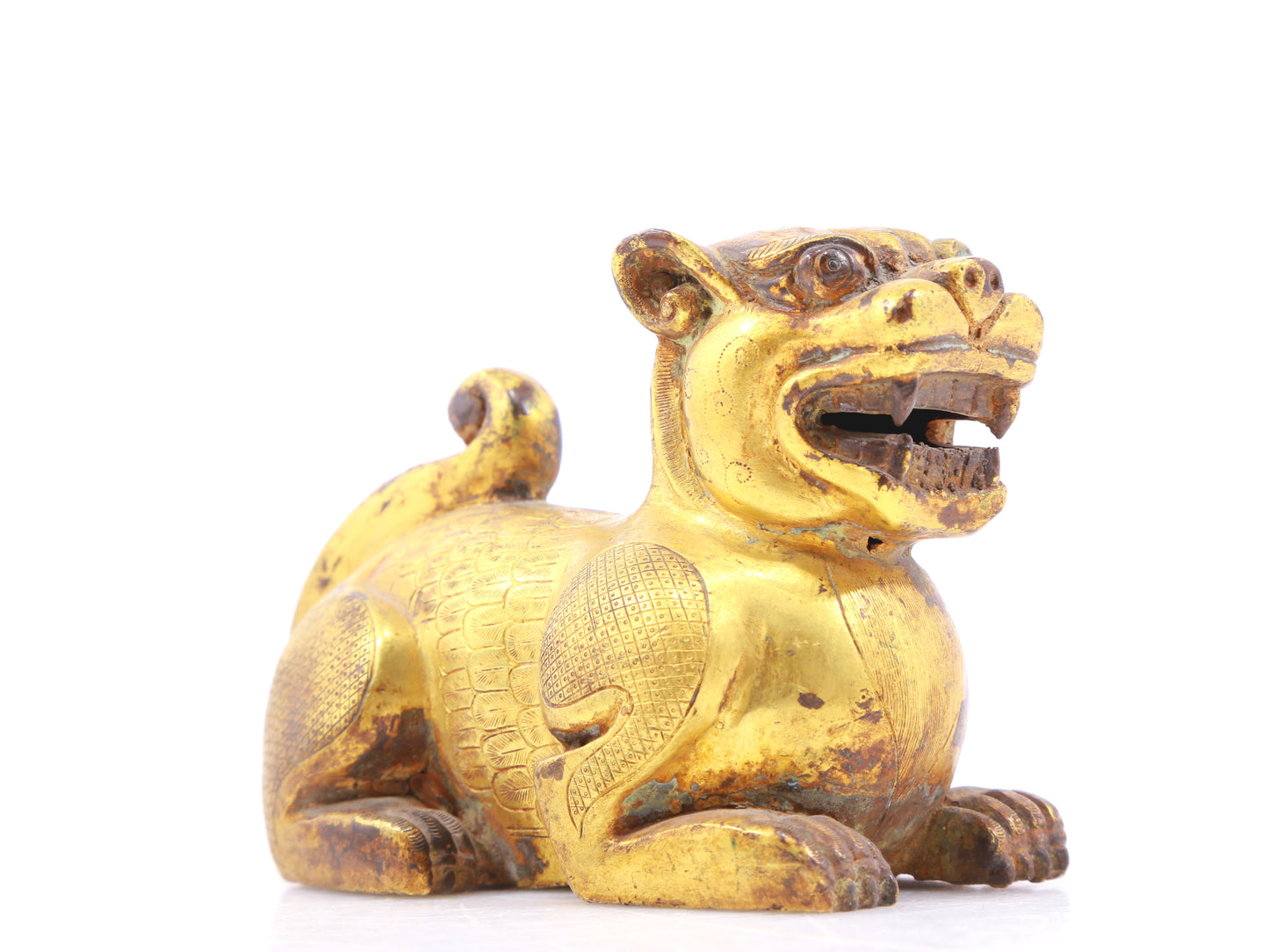 An exquisite gilt bronze animal ornament