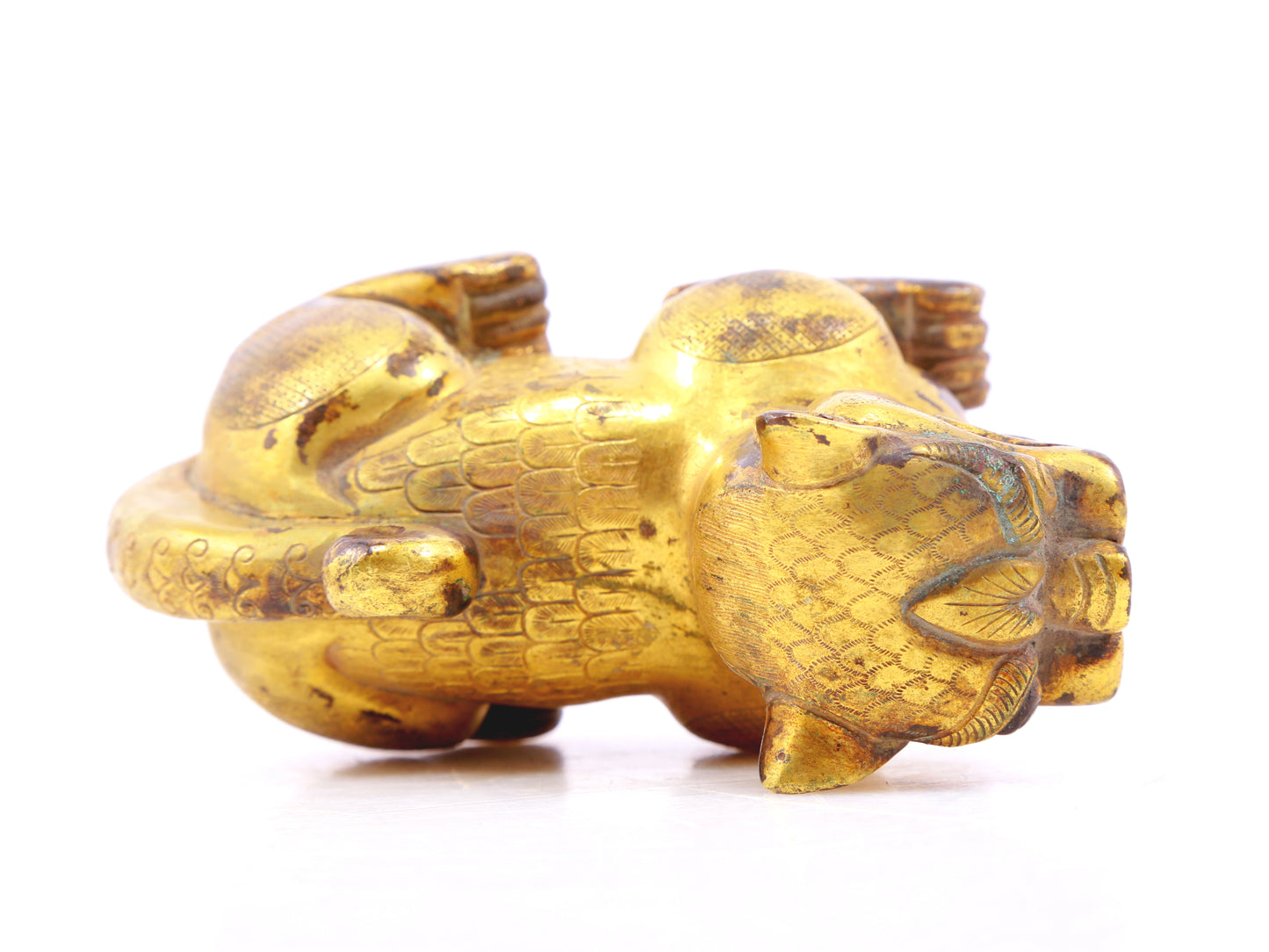 An exquisite gilt bronze animal ornament