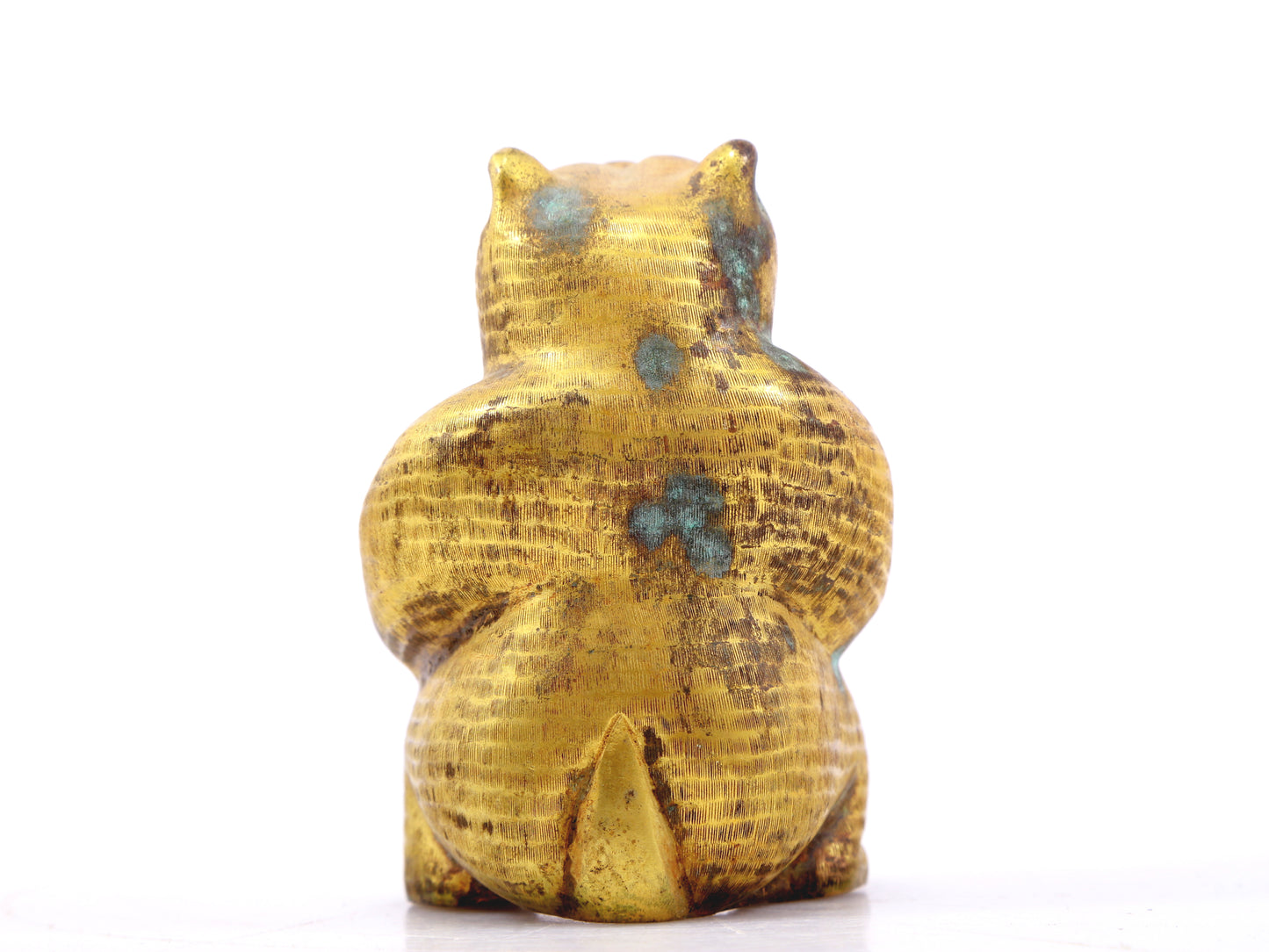 An exquisite gilt bronze bear ornament