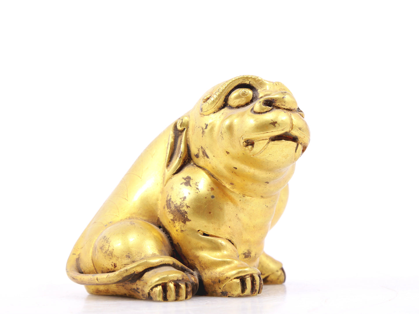 An exquisite gilt bronze animal ornament