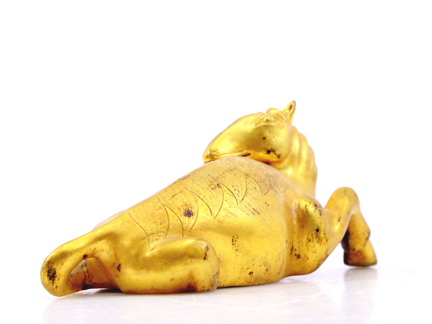 An exquisite gilt bronze animal ornament