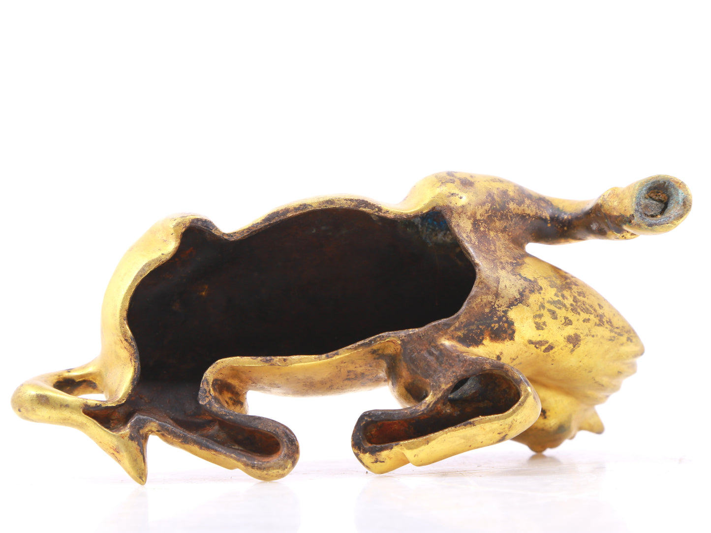 An exquisite gilt bronze animal ornament