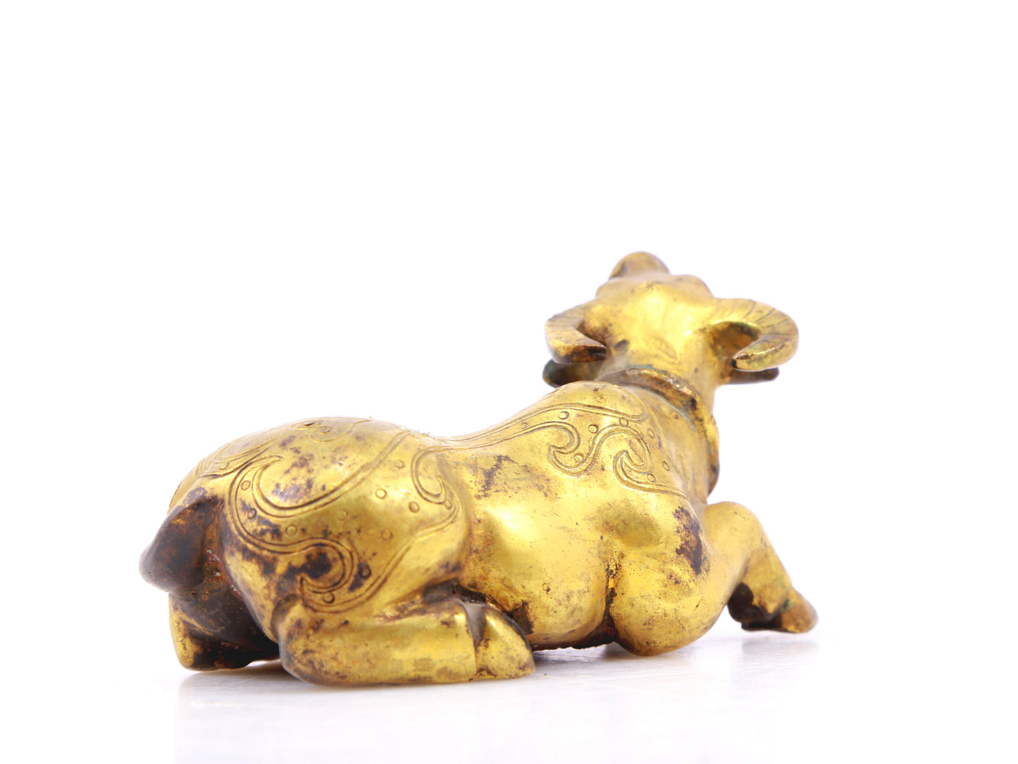 An exquisite gilt bronze bull ornament