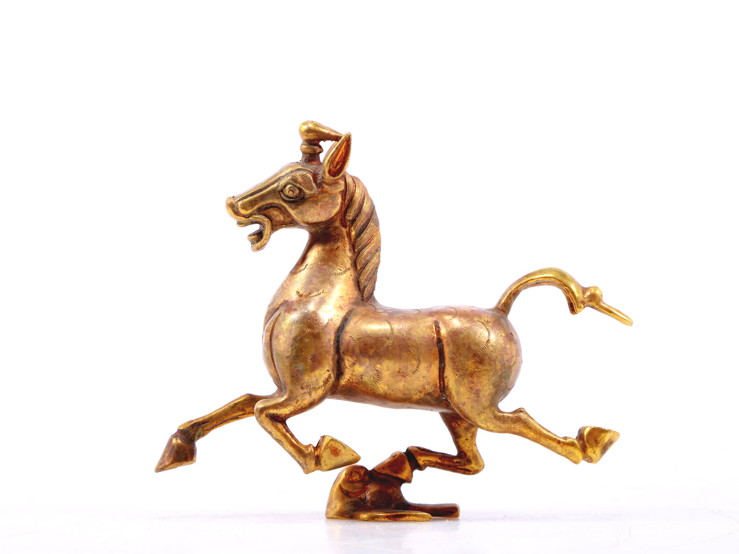 A pair of exquisite gilt bronze horse ornaments,