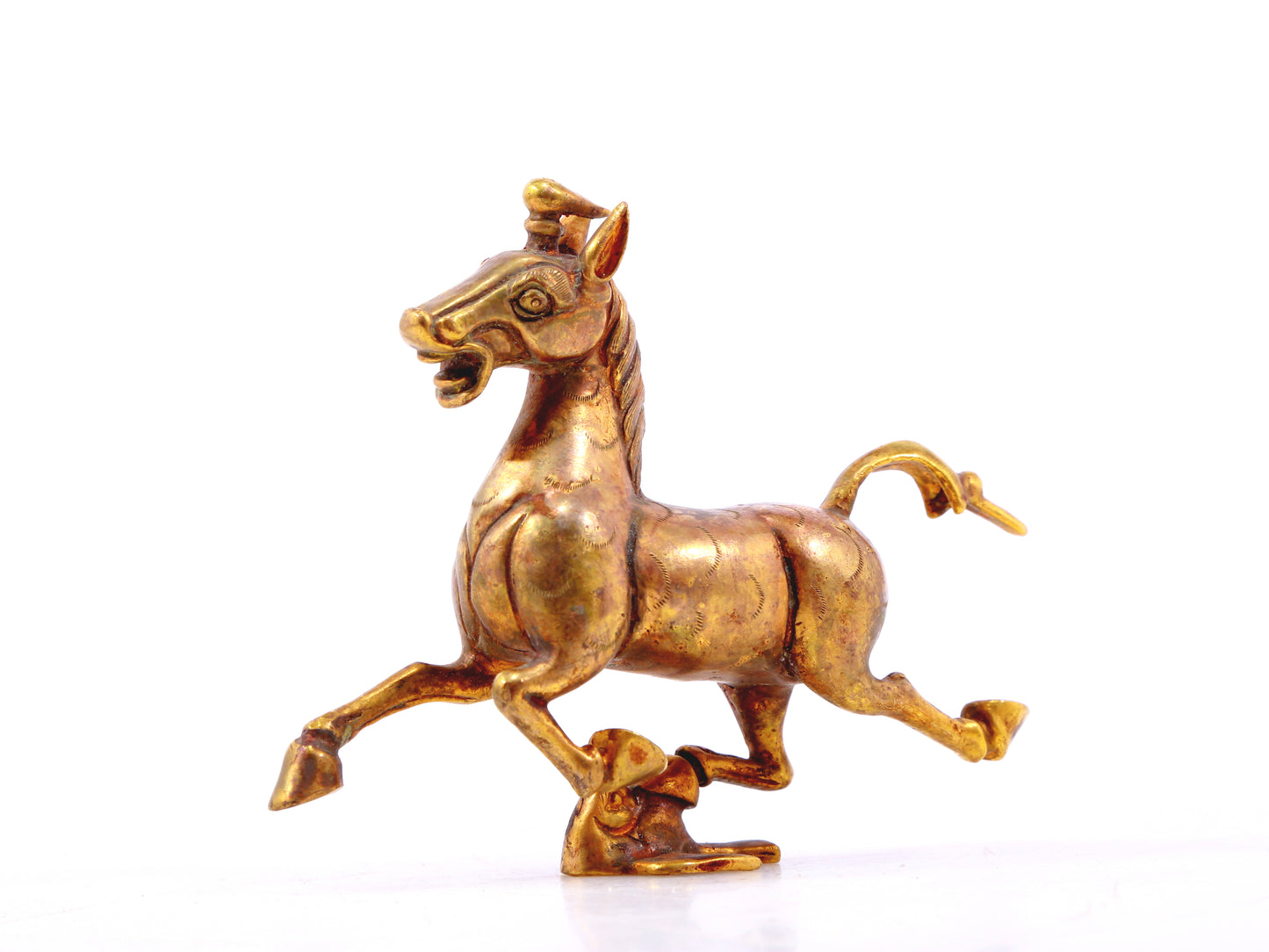 A pair of exquisite gilt bronze horse ornaments,